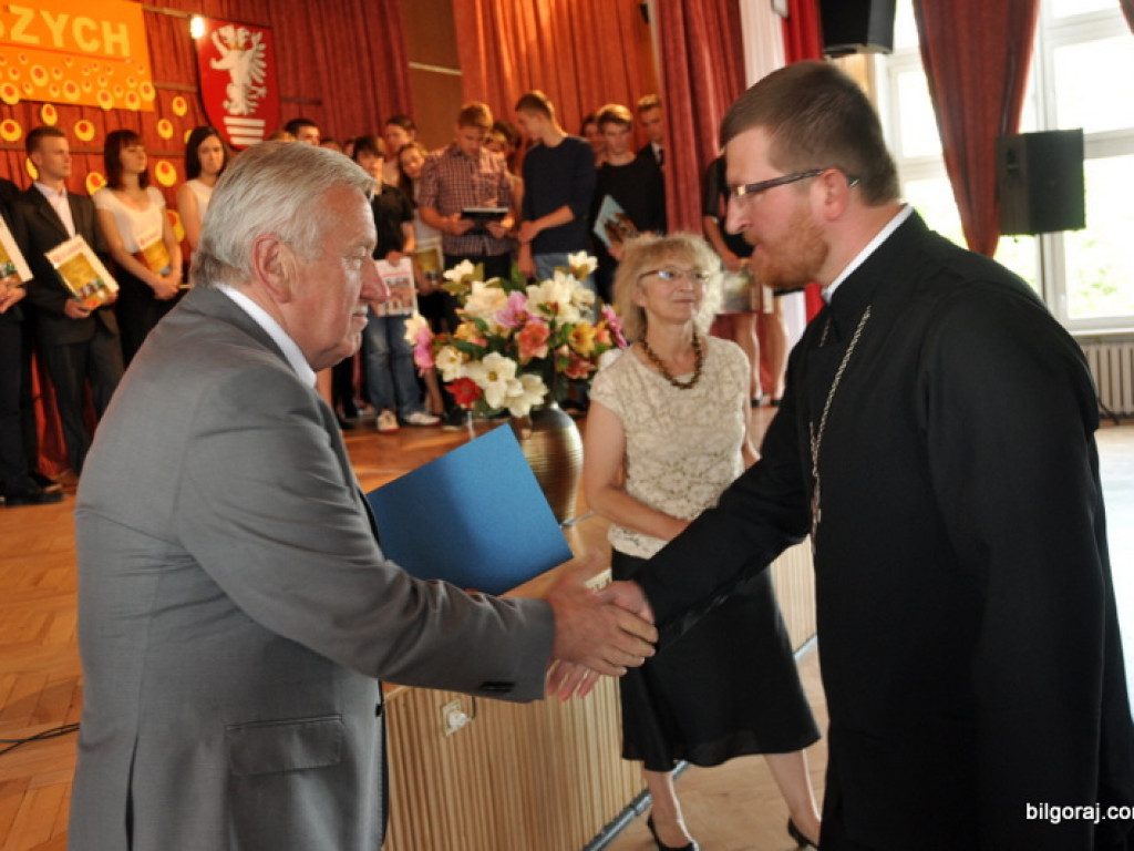 Starosta wyróżnił najlepszych uczniów i nauczycieli (FOTO)