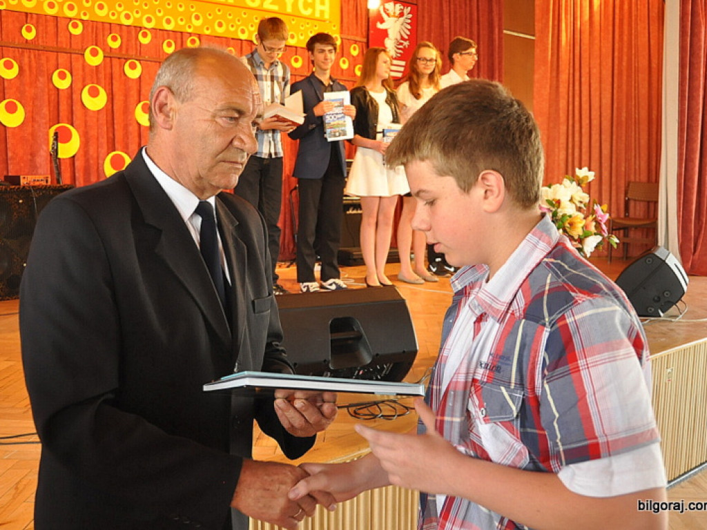 Starosta wyróżnił najlepszych uczniów i nauczycieli (FOTO)