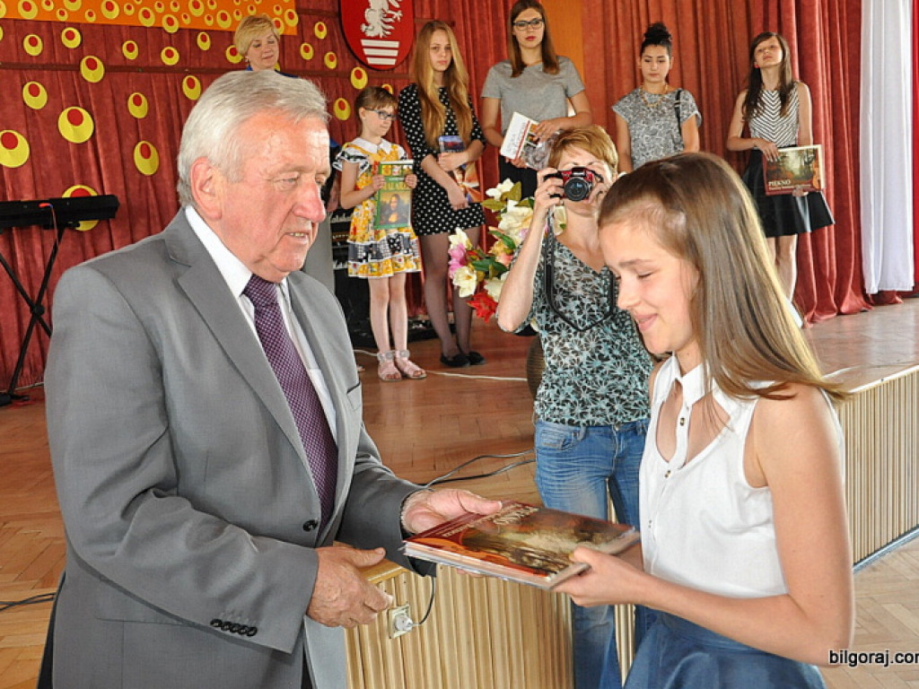 Starosta wyróżnił najlepszych uczniów i nauczycieli (FOTO)