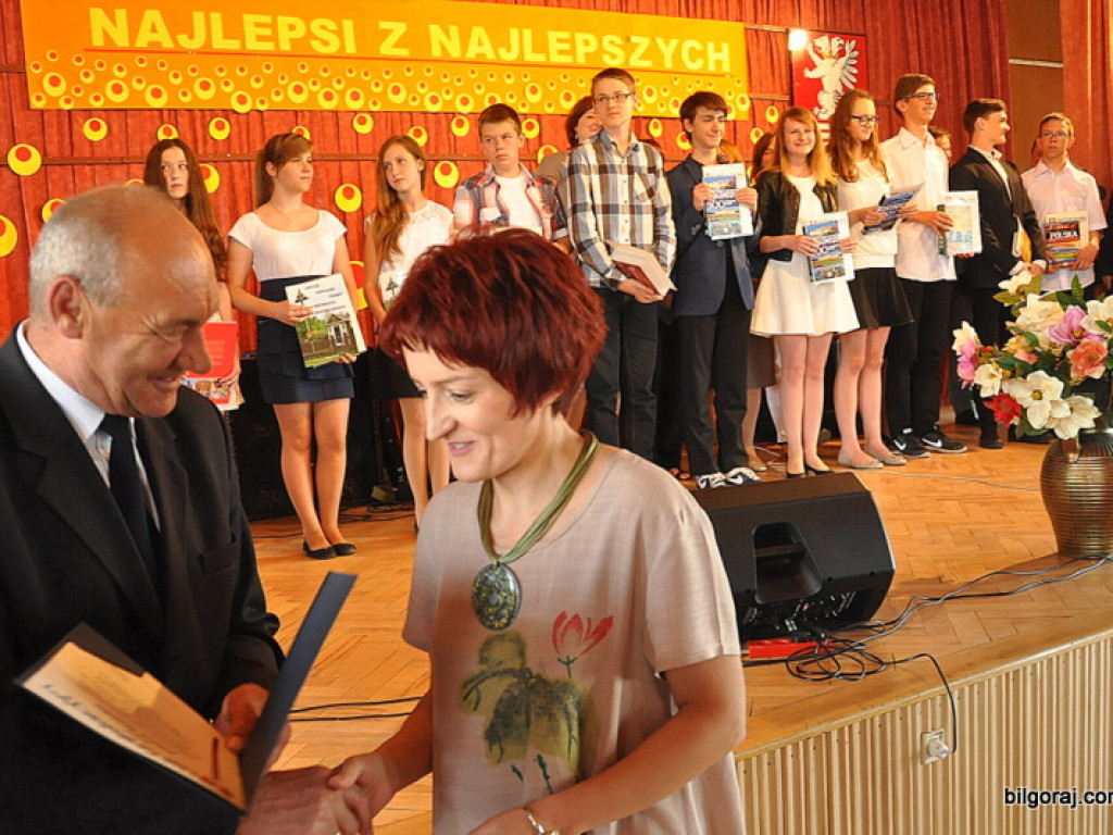 Starosta wyróżnił najlepszych uczniów i nauczycieli (FOTO)