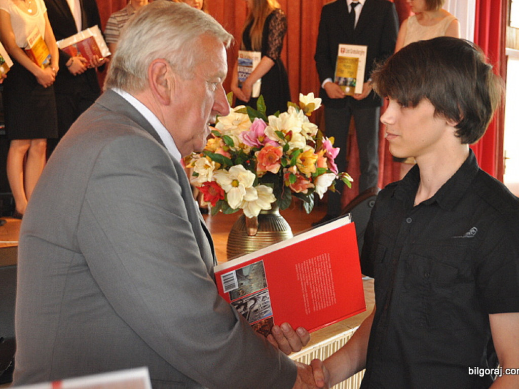 Starosta wyróżnił najlepszych uczniów i nauczycieli (FOTO)