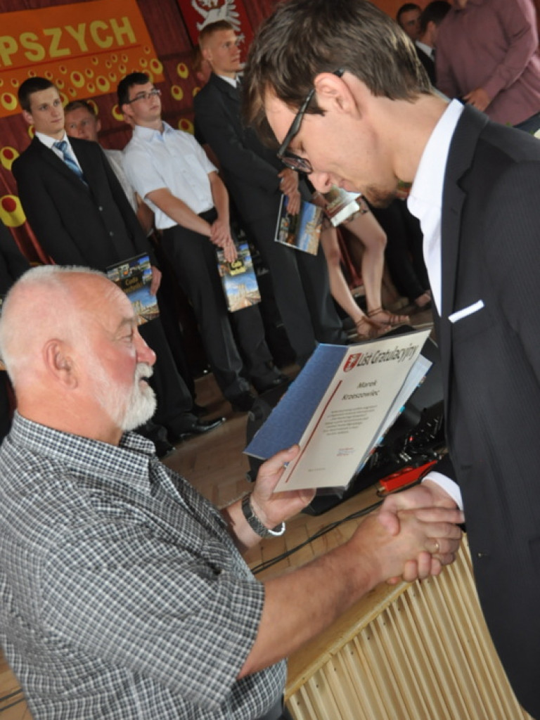 Starosta wyróżnił najlepszych uczniów i nauczycieli (FOTO)