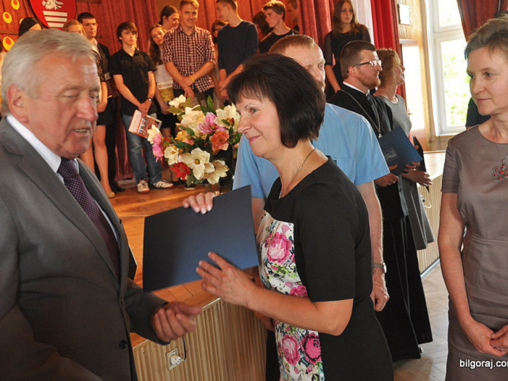 Starosta wyróżnił najlepszych uczniów i nauczycieli (FOTO)