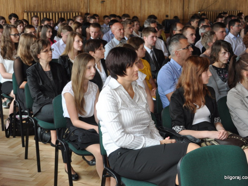 Starosta wyróżnił najlepszych uczniów i nauczycieli (FOTO)