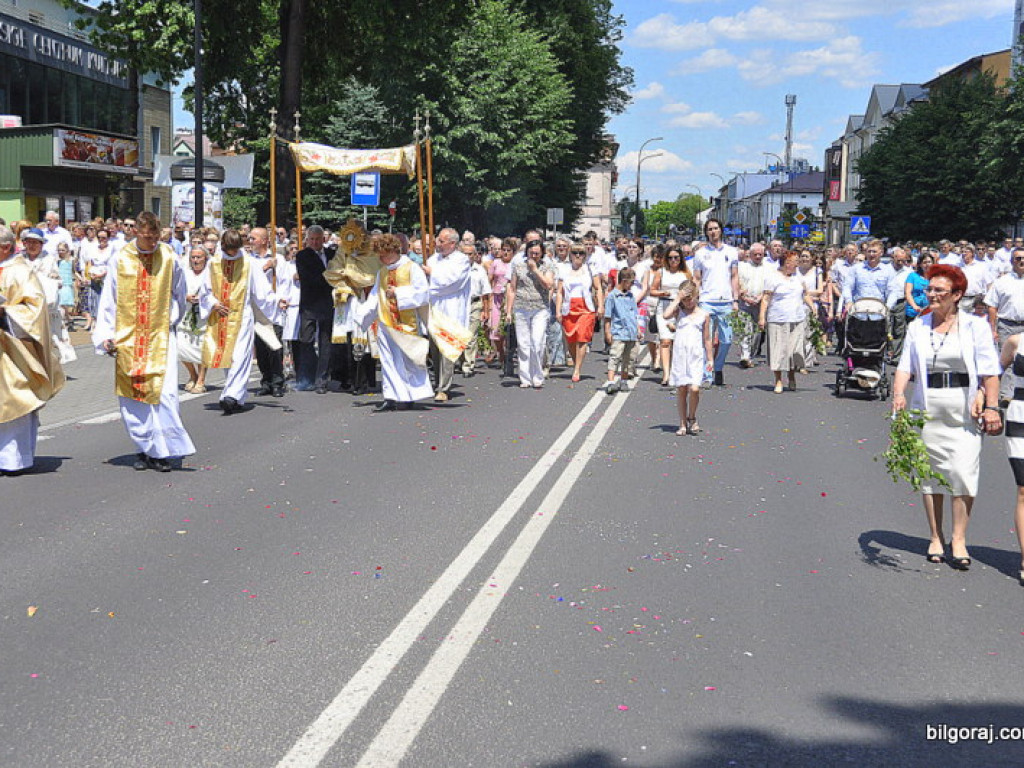 Boże Ciało - tłumy biłgorajan na procesjach eucharystycznych