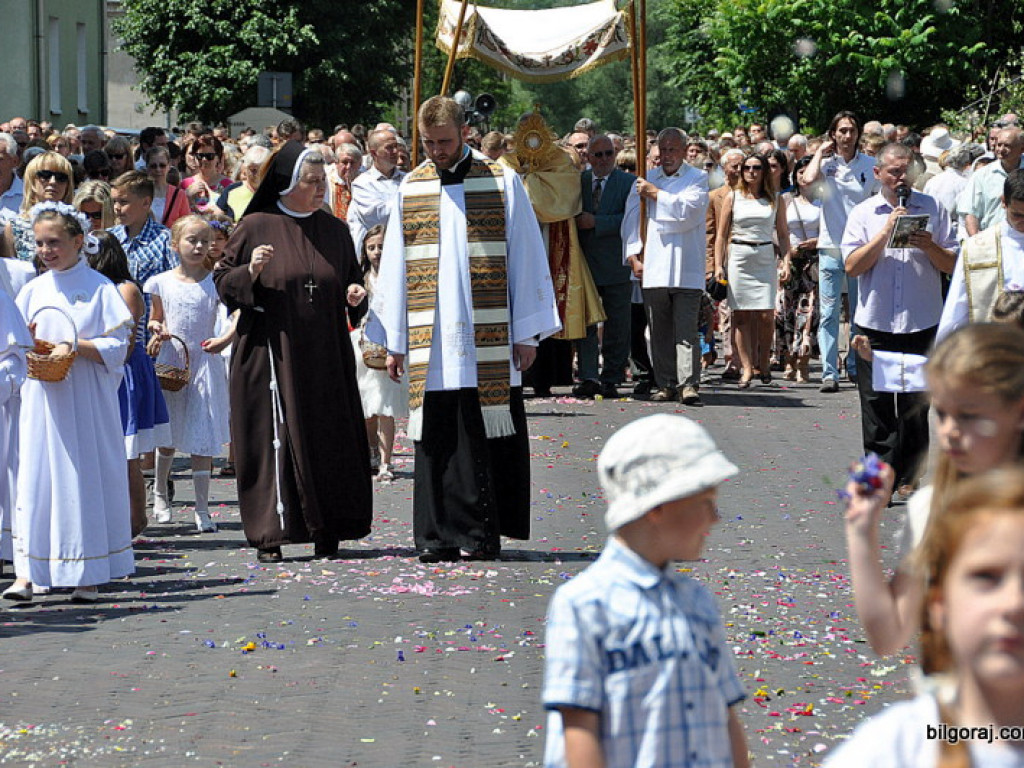 Boże Ciało - tłumy biłgorajan na procesjach eucharystycznych