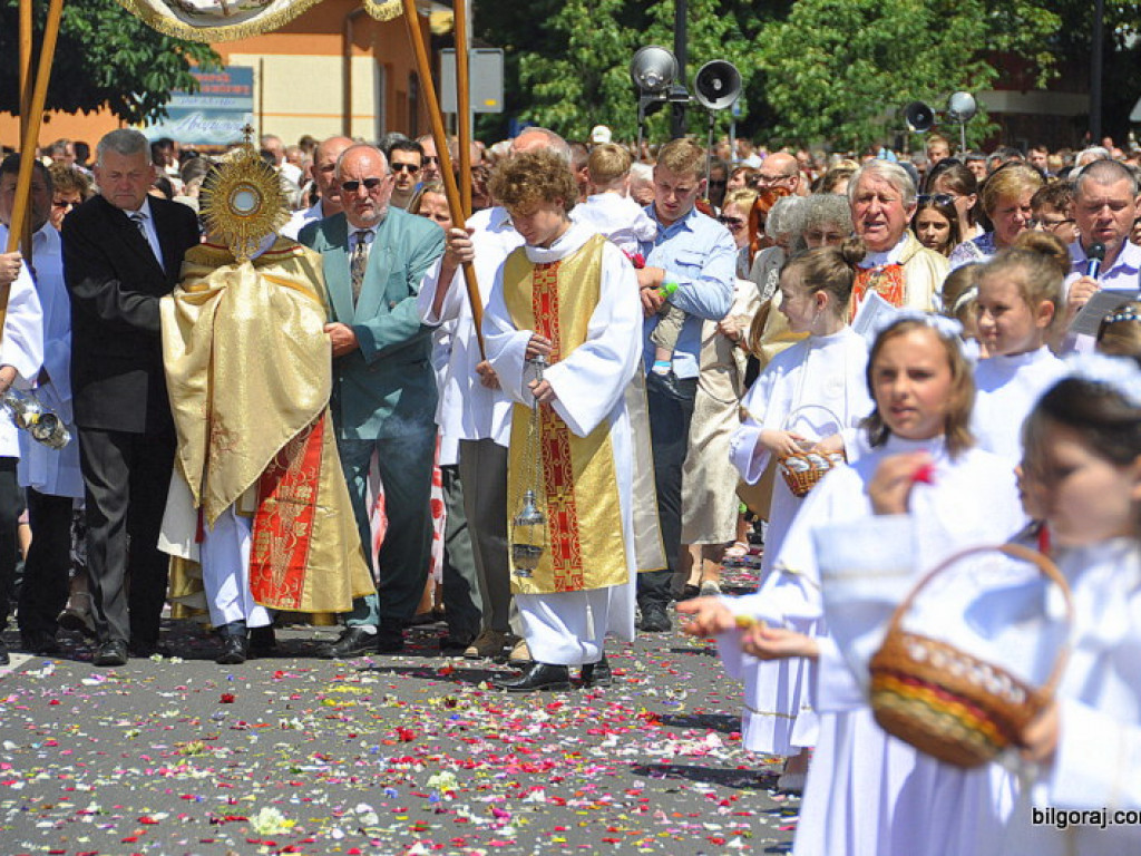 Boże Ciało - tłumy biłgorajan na procesjach eucharystycznych