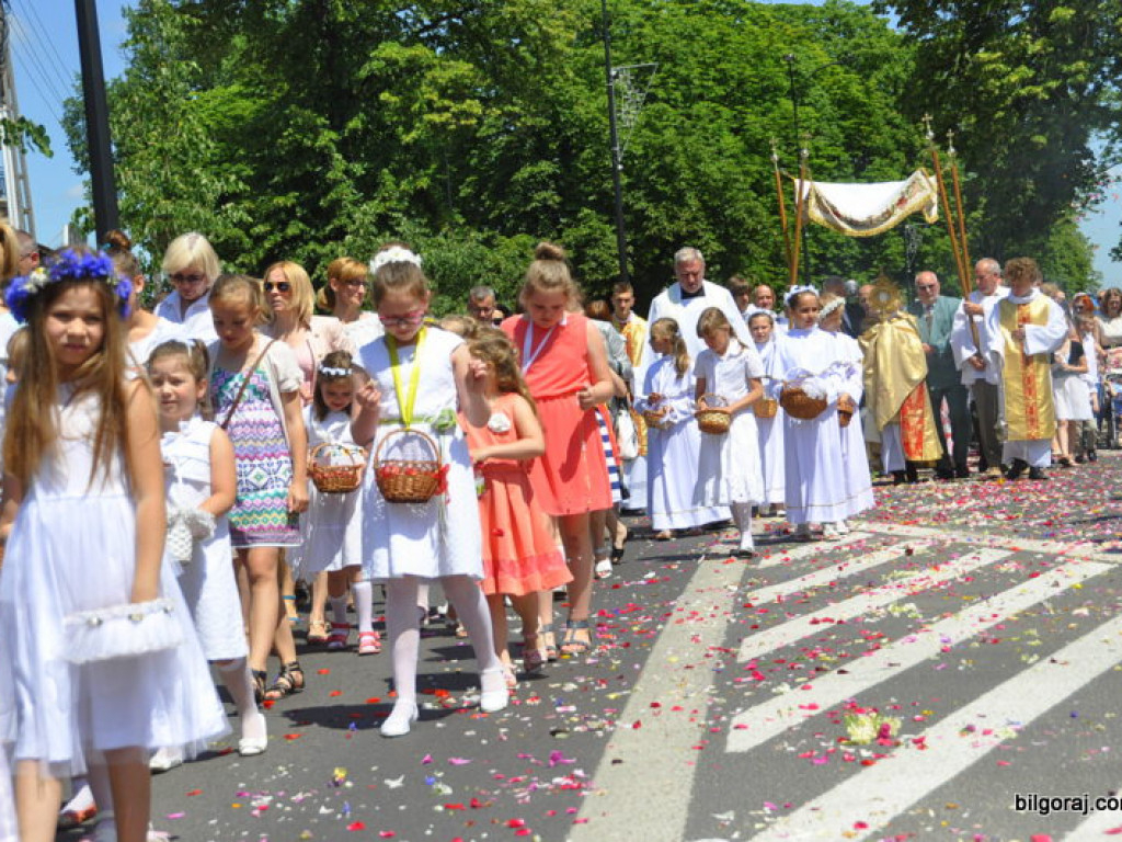 Boże Ciało - tłumy biłgorajan na procesjach eucharystycznych