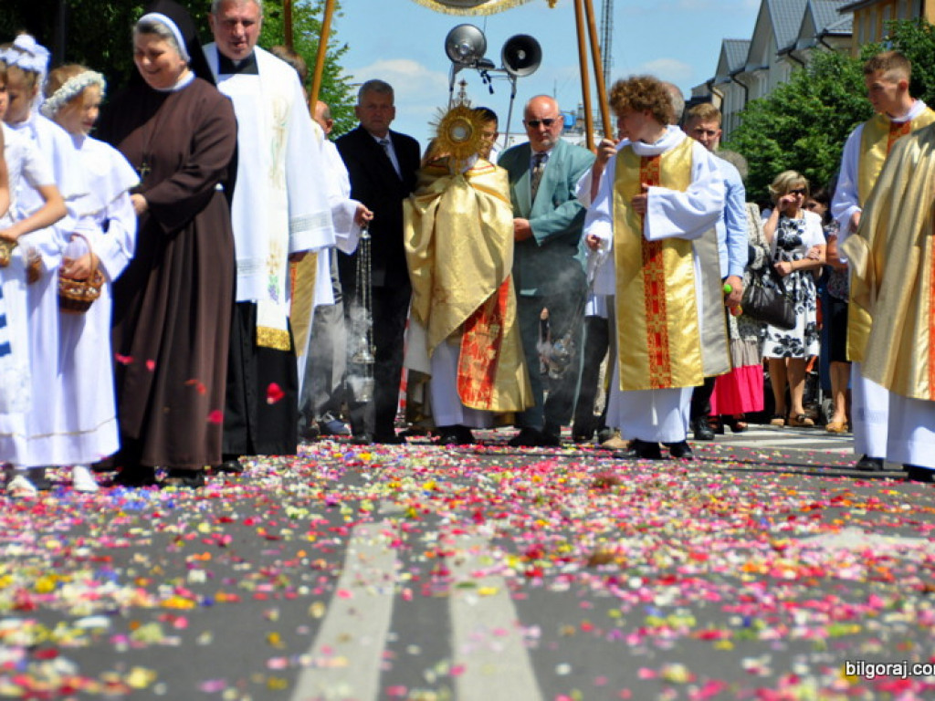 Boże Ciało - tłumy biłgorajan na procesjach eucharystycznych