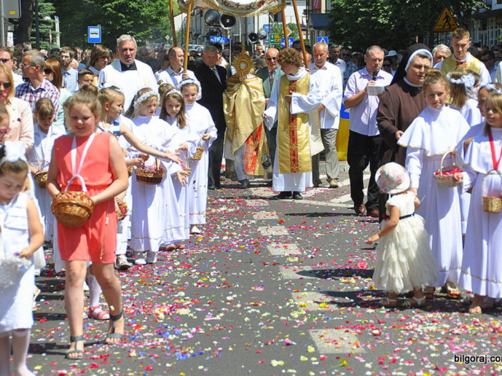 Boże Ciało - tłumy biłgorajan na procesjach eucharystycznych
