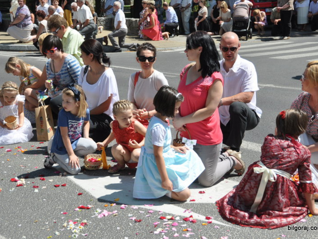 Boże Ciało - tłumy biłgorajan na procesjach eucharystycznych