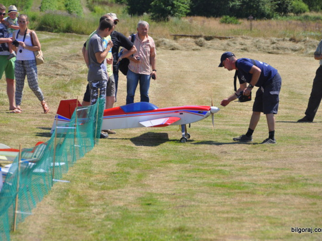 Pokazy modelarskie połączone z rodzinnym piknikiem (FOTO)