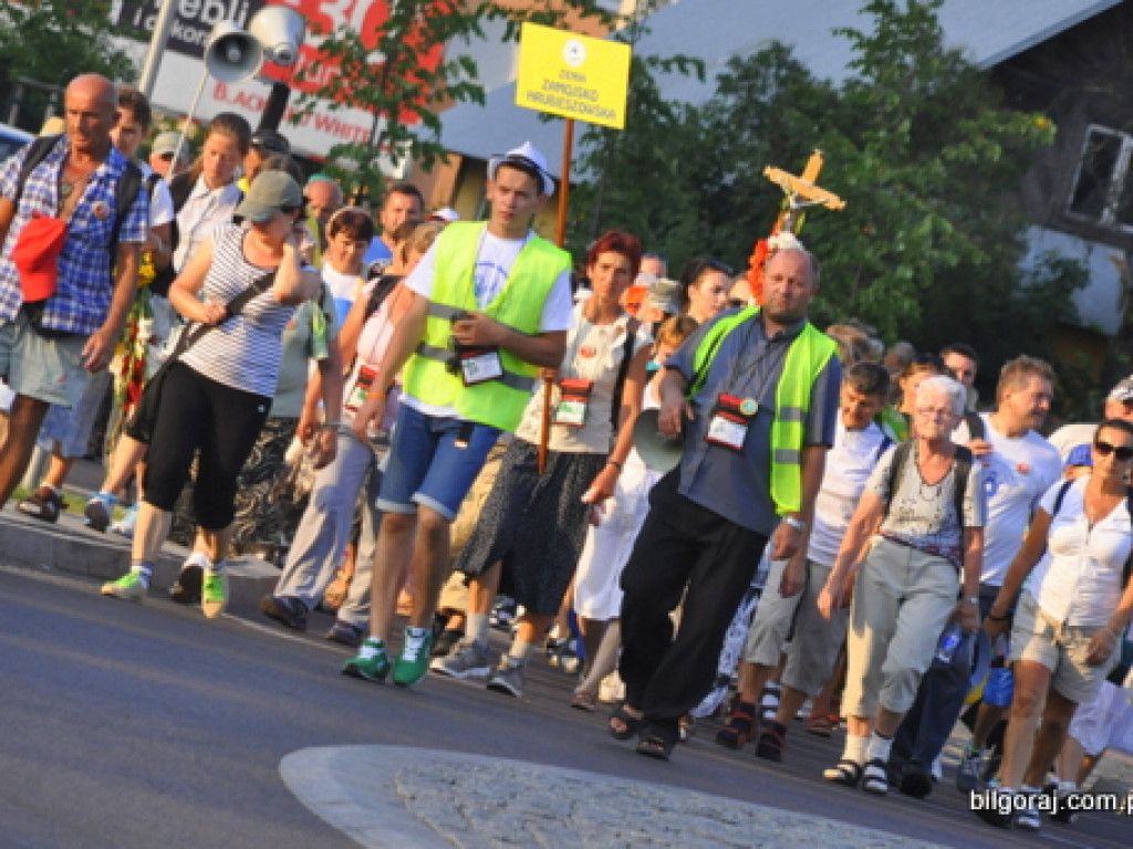 Pielgrzymi w drodze na Jasną Górę dotarli do Biłgoraja (FOTO)