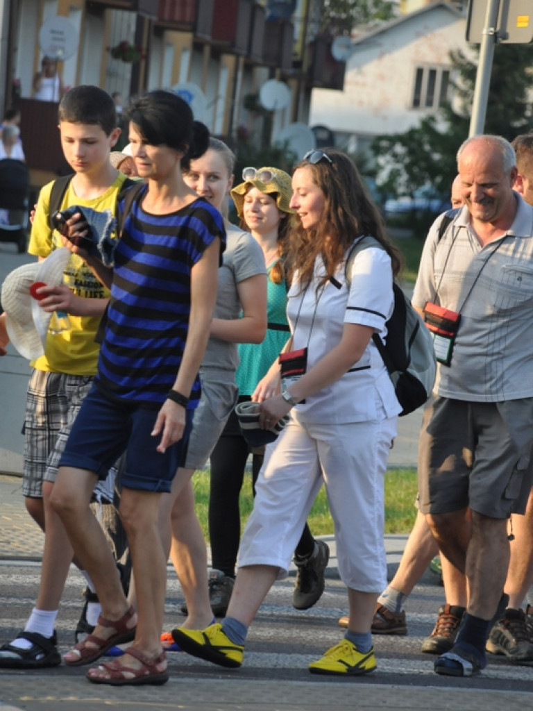 Pielgrzymi w drodze na Jasną Górę dotarli do Biłgoraja (FOTO)