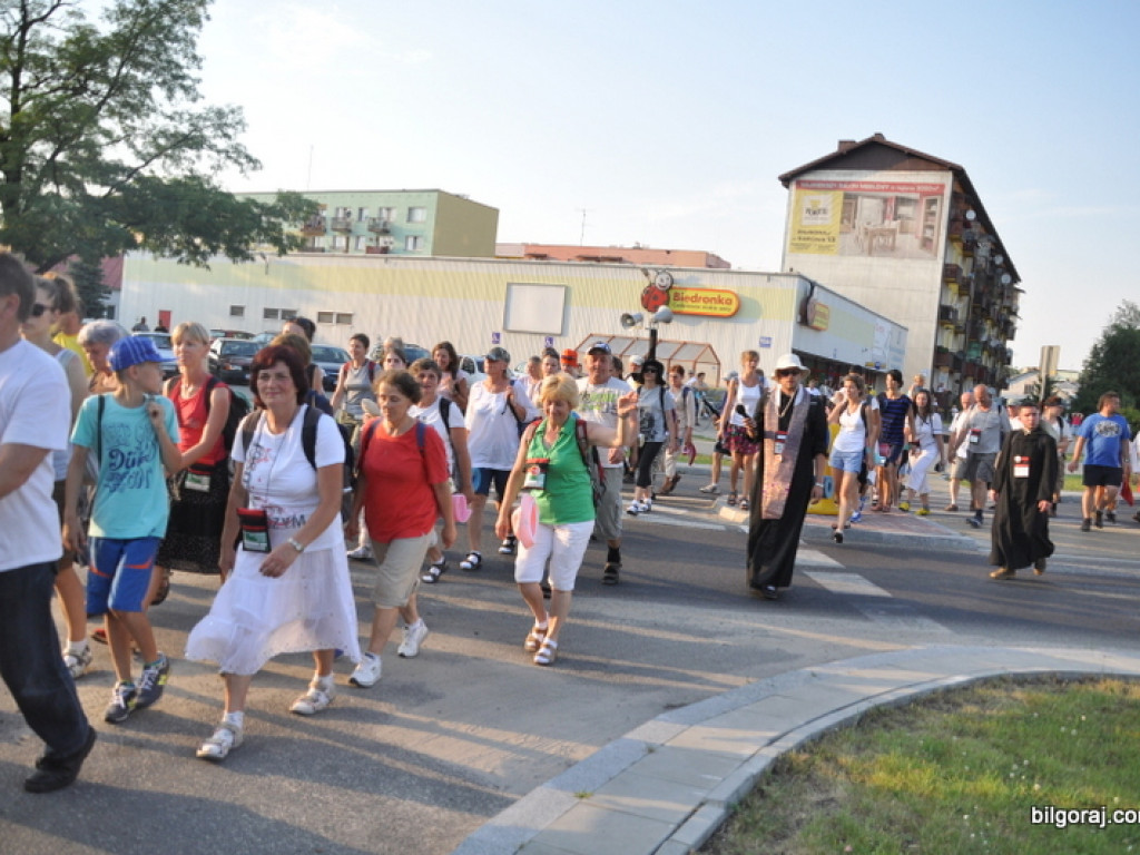 Pielgrzymi w drodze na Jasną Górę dotarli do Biłgoraja (FOTO)