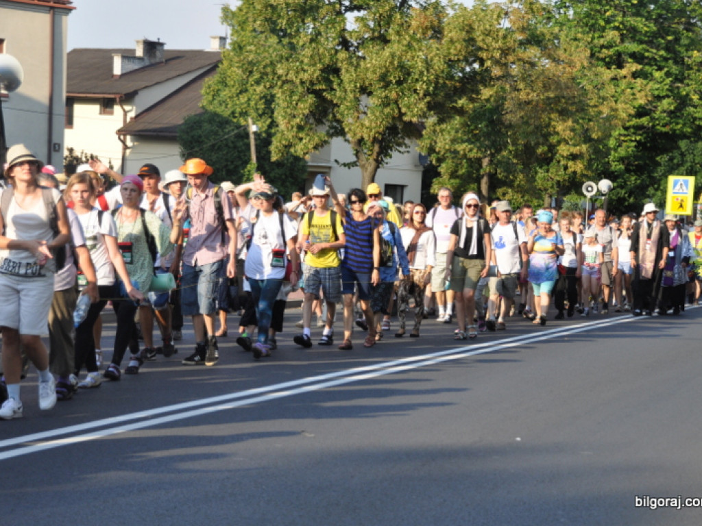 Pielgrzymi w drodze na Jasną Górę dotarli do Biłgoraja (FOTO)