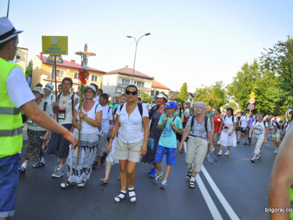 Pielgrzymi w drodze na Jasną Górę dotarli do Biłgoraja (FOTO)