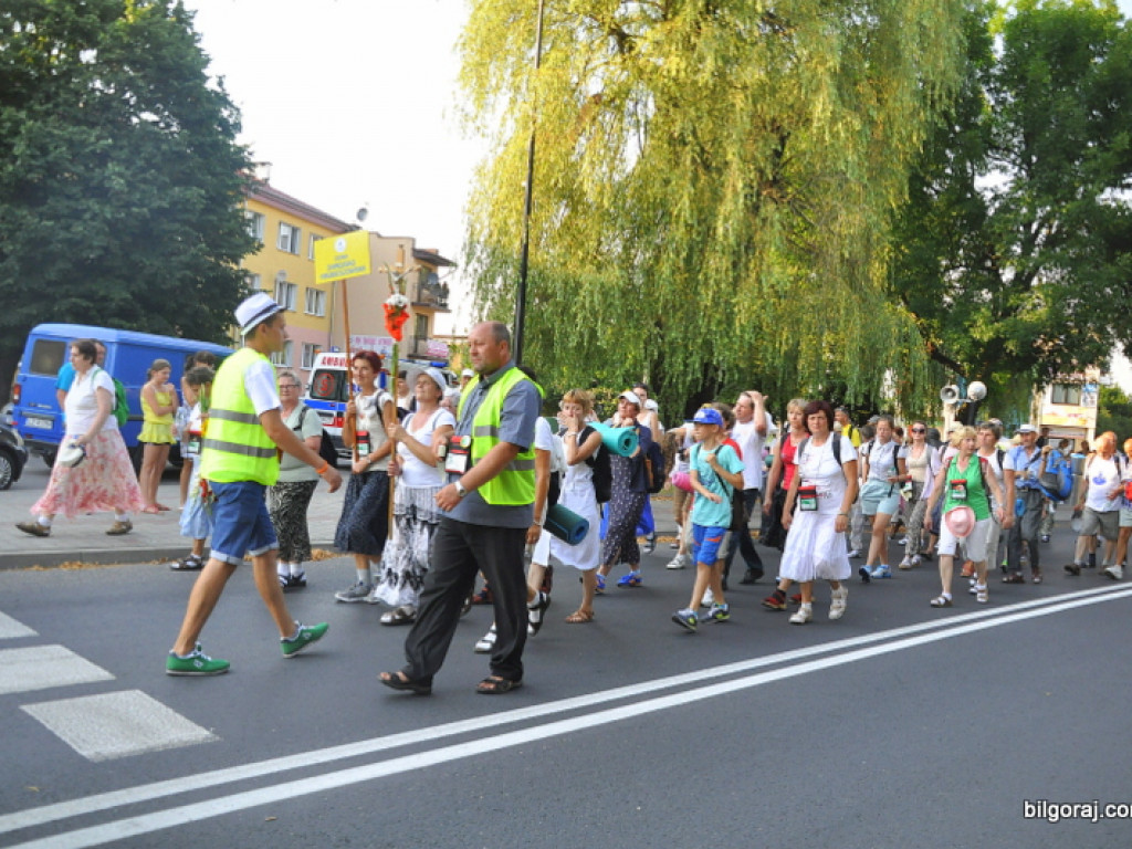 Pielgrzymi w drodze na Jasną Górę dotarli do Biłgoraja (FOTO)