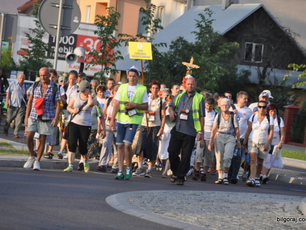 Pielgrzymi w drodze na Jasną Górę dotarli do Biłgoraja (FOTO)
