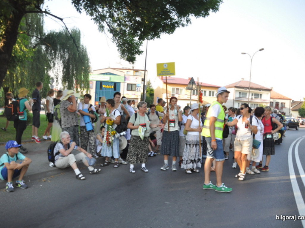 Pielgrzymi w drodze na Jasną Górę dotarli do Biłgoraja (FOTO)