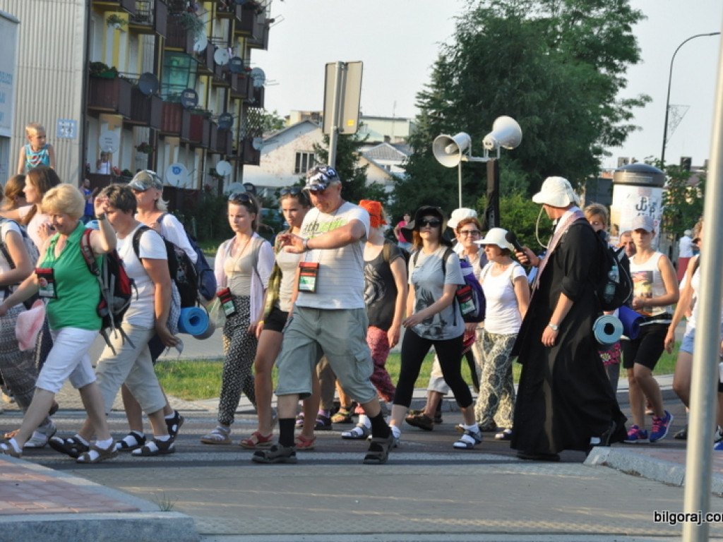 Pielgrzymi w drodze na Jasną Górę dotarli do Biłgoraja (FOTO)