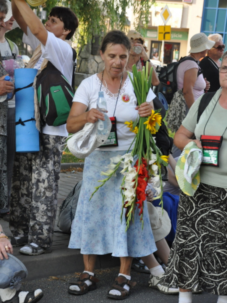 Pielgrzymi w drodze na Jasną Górę dotarli do Biłgoraja (FOTO)