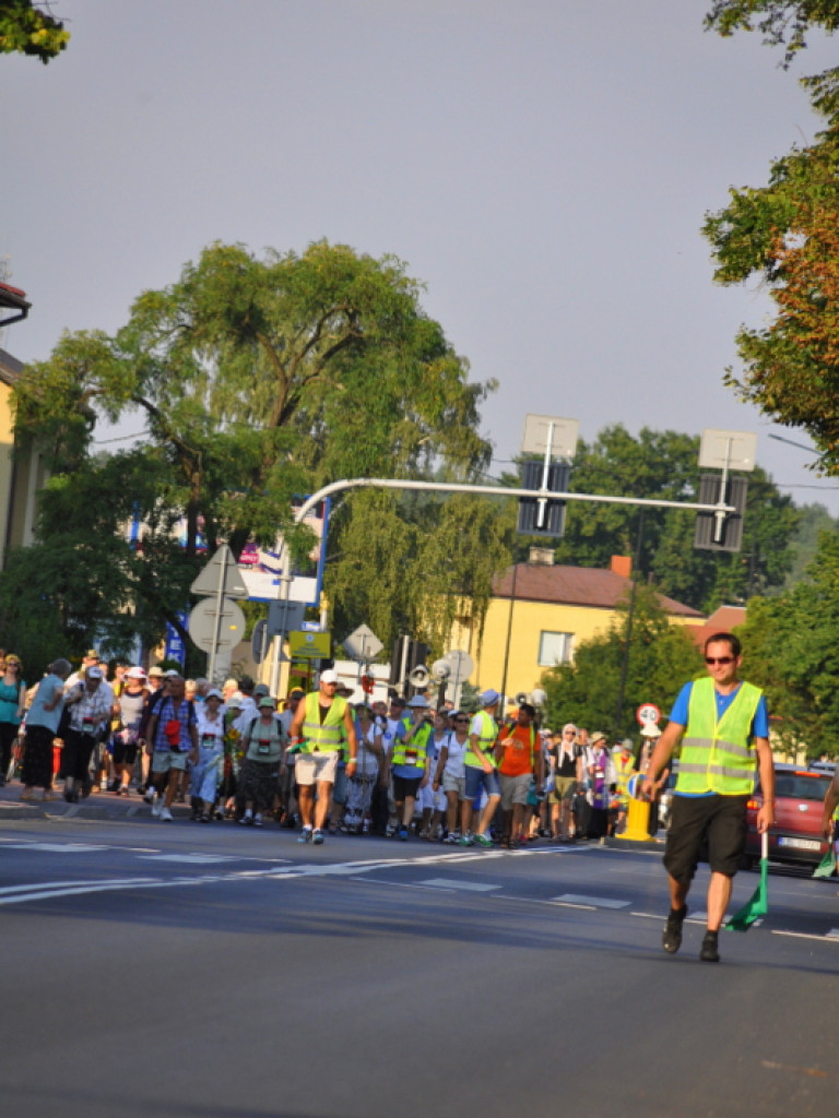 Pielgrzymi w drodze na Jasną Górę dotarli do Biłgoraja (FOTO)
