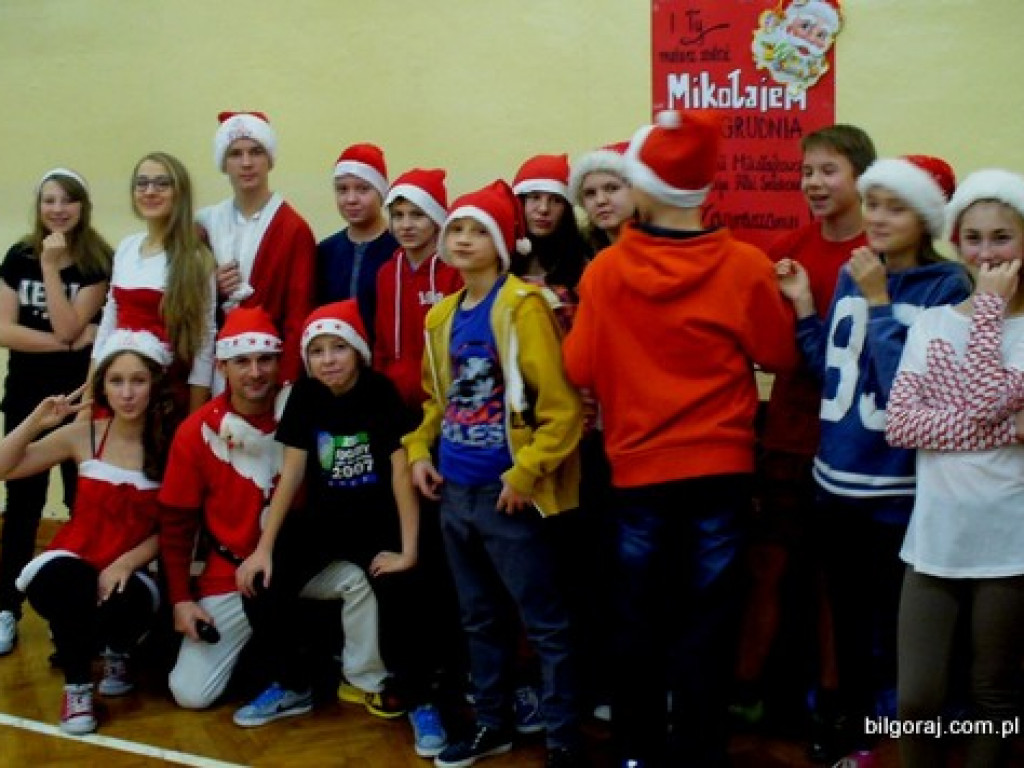 Szlachetne paczki od mikołajów z Gimnazjum Nr 1