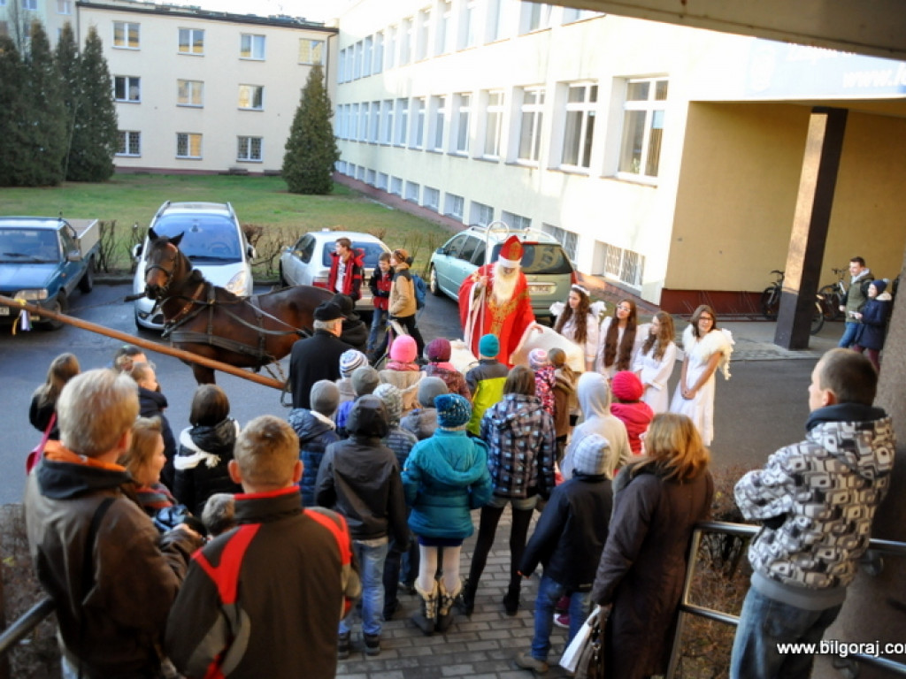 Spotkanie opłatkowe dla dzieci z Wioski Dziecięcej (FOTO)