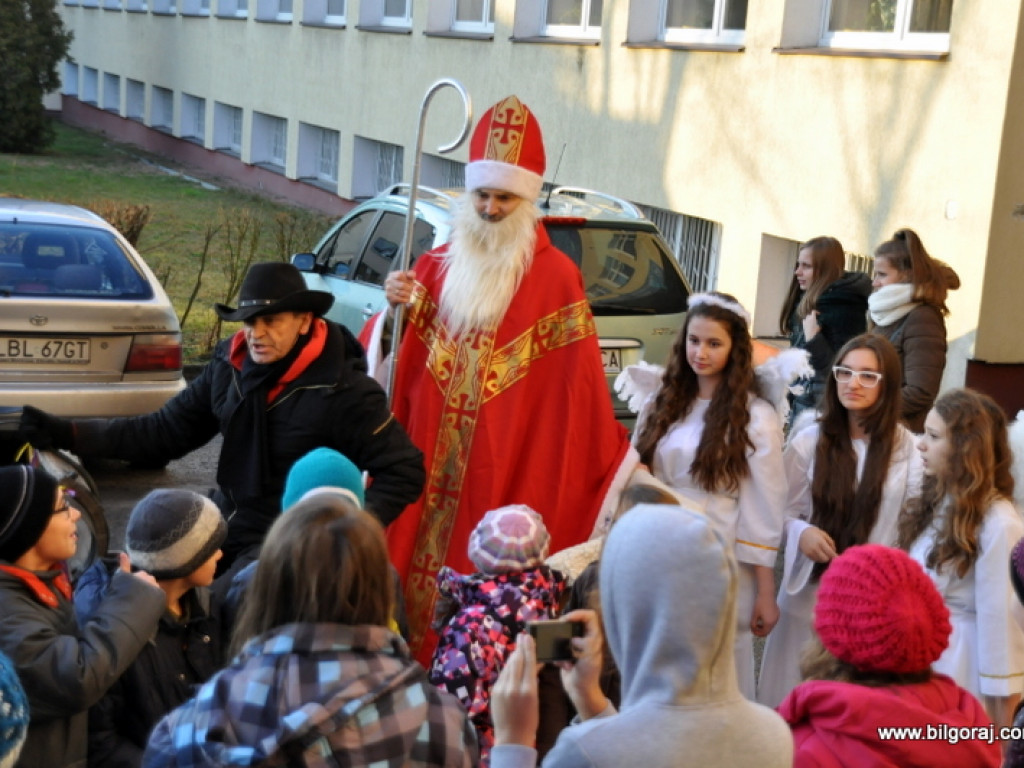 Spotkanie opłatkowe dla dzieci z Wioski Dziecięcej (FOTO)