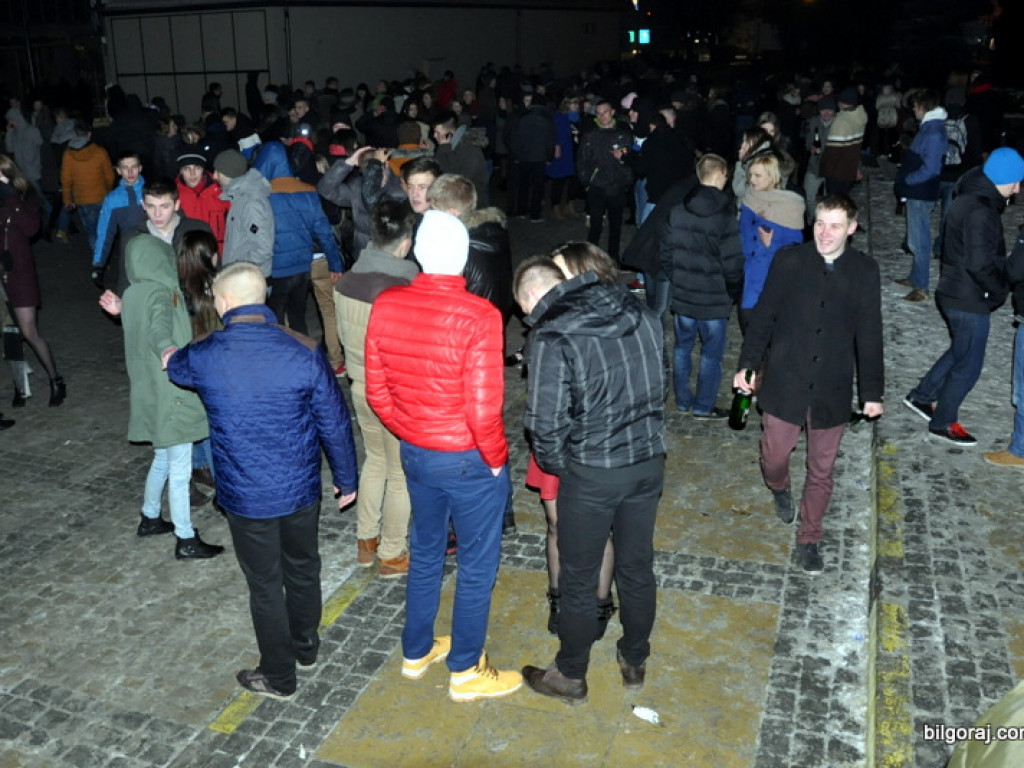 Sylwester 2014. Mieszkańcy Biłgoraja przywitali Nowy Rok pod ratuszem (FOTO)