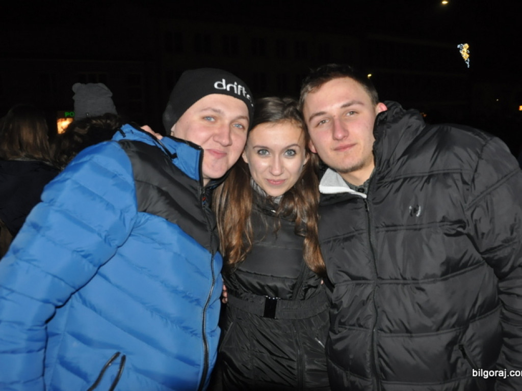 Sylwester 2014. Mieszkańcy Biłgoraja przywitali Nowy Rok pod ratuszem (FOTO)