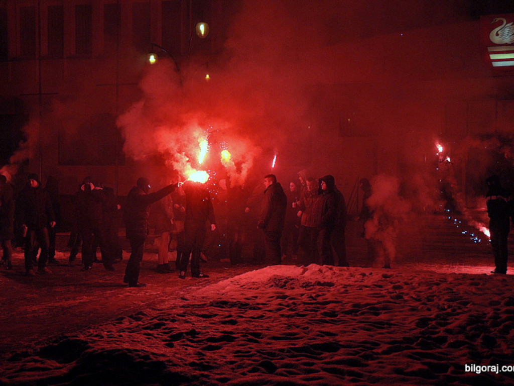 Sylwester 2014. Mieszkańcy Biłgoraja przywitali Nowy Rok pod ratuszem (FOTO)