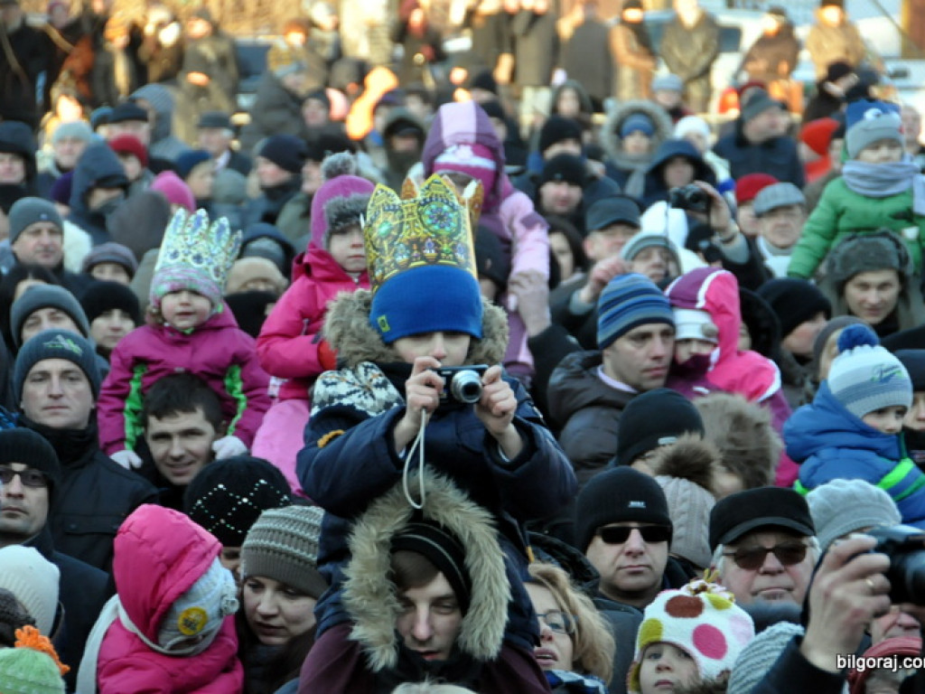 Trzej Królowie na ulicach Biłgoraja szukali Nowonarodzonego Jezusa (FOTO, VIDEO)