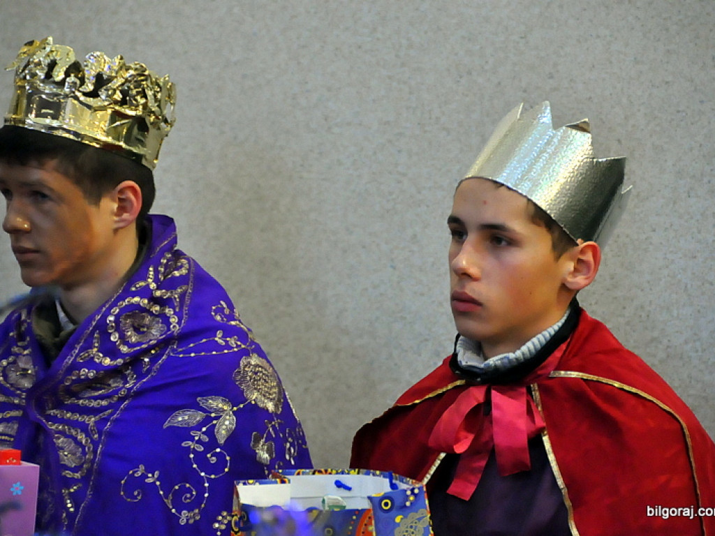 Trzej Królowie na ulicach Biłgoraja szukali Nowonarodzonego Jezusa (FOTO, VIDEO)