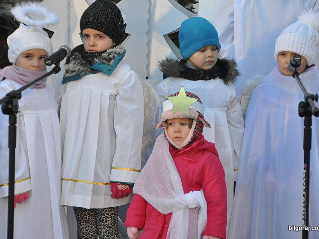 Trzej Królowie na ulicach Biłgoraja szukali Nowonarodzonego Jezusa (FOTO, VIDEO)