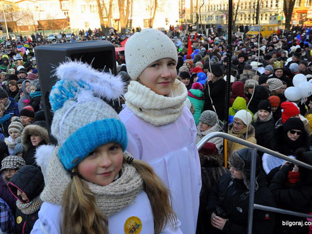 Trzej Królowie na ulicach Biłgoraja szukali Nowonarodzonego Jezusa (FOTO, VIDEO)