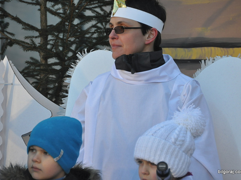 Trzej Królowie na ulicach Biłgoraja szukali Nowonarodzonego Jezusa (FOTO, VIDEO)