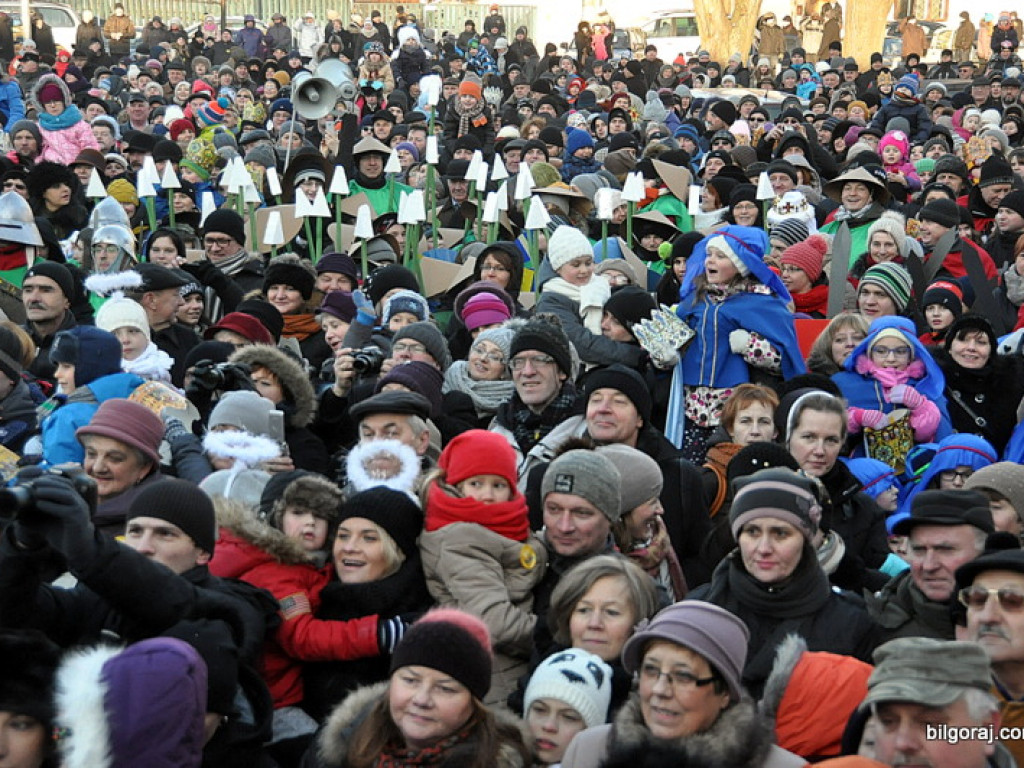 Trzej Królowie na ulicach Biłgoraja szukali Nowonarodzonego Jezusa (FOTO, VIDEO)