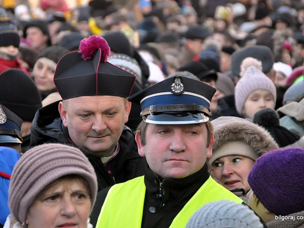 Trzej Królowie na ulicach Biłgoraja szukali Nowonarodzonego Jezusa (FOTO, VIDEO)