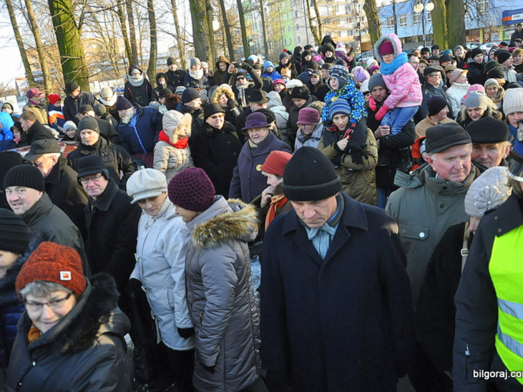 Trzej Królowie na ulicach Biłgoraja szukali Nowonarodzonego Jezusa (FOTO, VIDEO)
