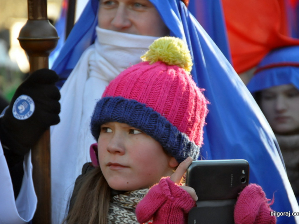 Trzej Królowie na ulicach Biłgoraja szukali Nowonarodzonego Jezusa (FOTO, VIDEO)
