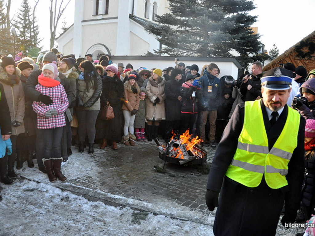 Trzej Królowie na ulicach Biłgoraja szukali Nowonarodzonego Jezusa (FOTO, VIDEO)