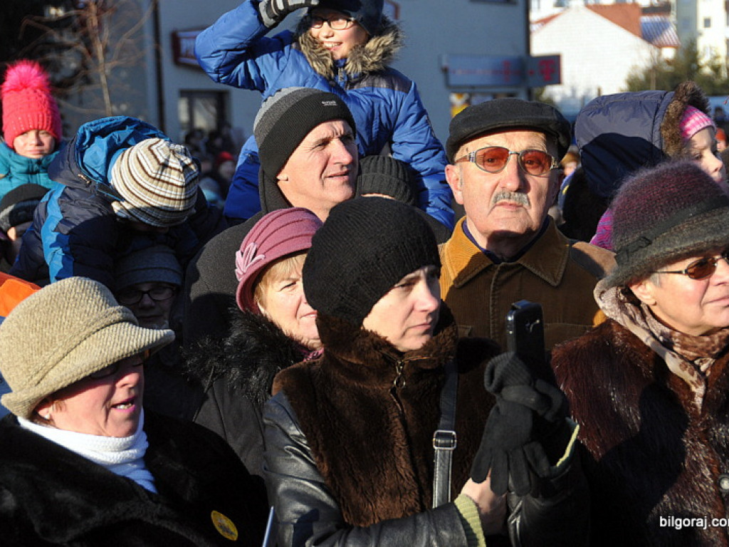 Trzej Królowie na ulicach Biłgoraja szukali Nowonarodzonego Jezusa (FOTO, VIDEO)