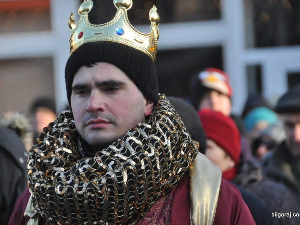 Trzej Królowie na ulicach Biłgoraja szukali Nowonarodzonego Jezusa (FOTO, VIDEO)