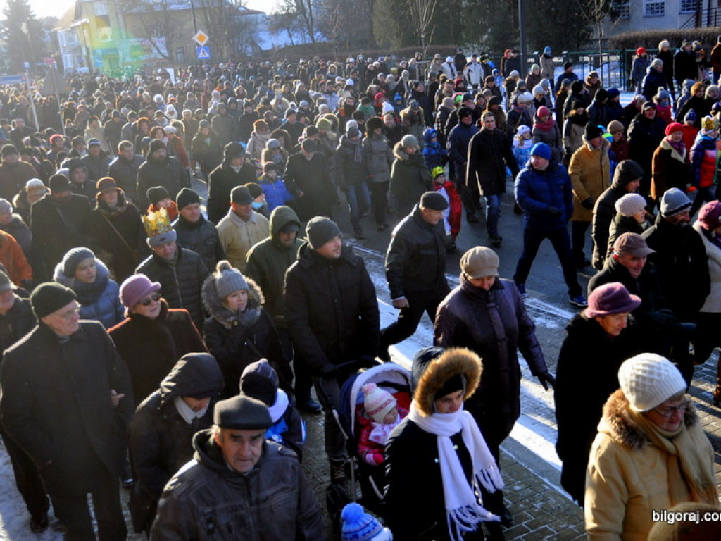 Trzej Królowie na ulicach Biłgoraja szukali Nowonarodzonego Jezusa (FOTO, VIDEO)