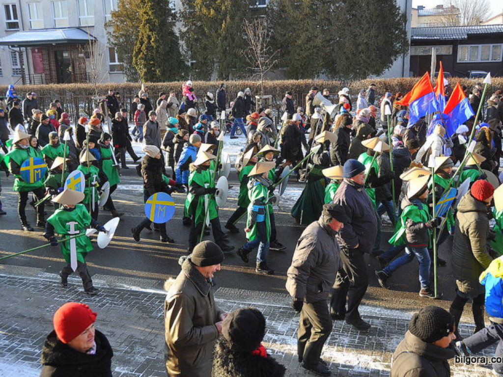 Trzej Królowie na ulicach Biłgoraja szukali Nowonarodzonego Jezusa (FOTO, VIDEO)
