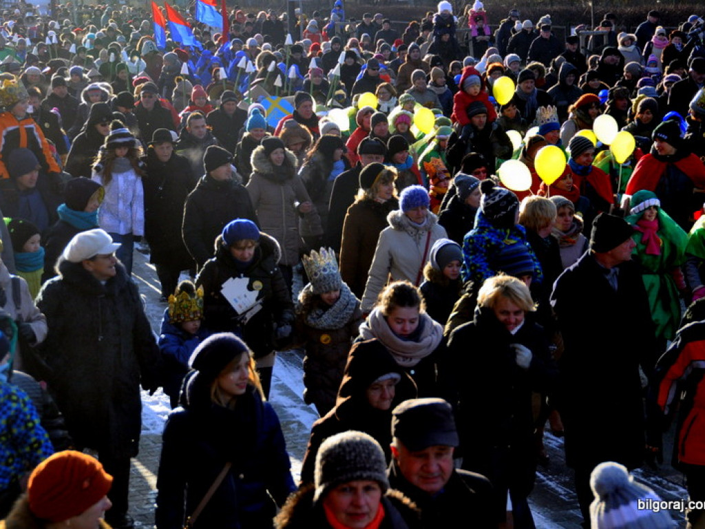 Trzej Królowie na ulicach Biłgoraja szukali Nowonarodzonego Jezusa (FOTO, VIDEO)