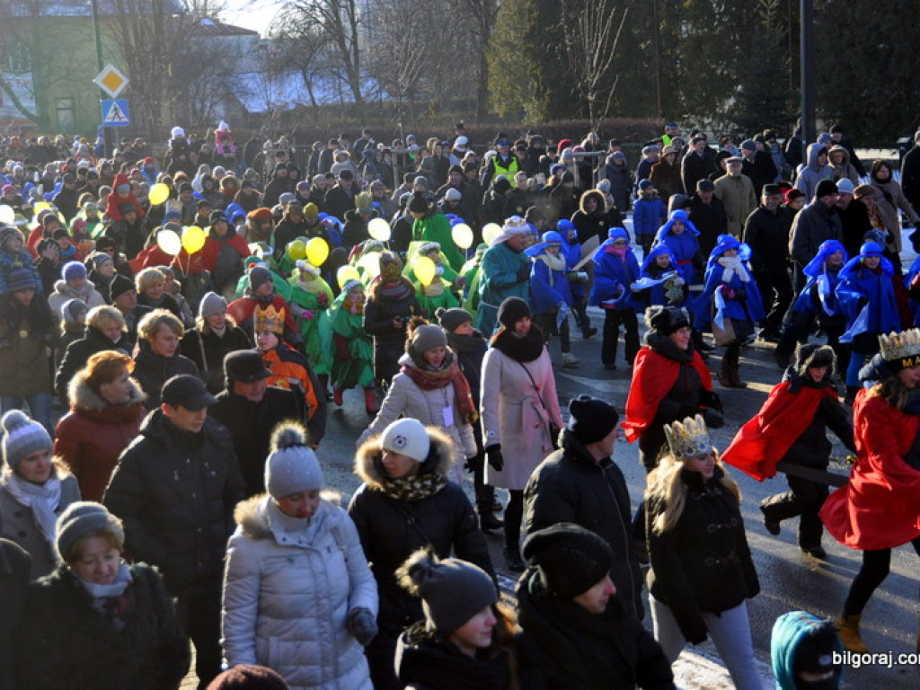 Trzej Królowie na ulicach Biłgoraja szukali Nowonarodzonego Jezusa (FOTO, VIDEO)