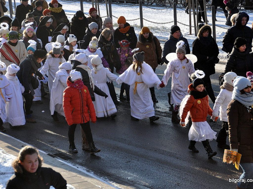 Trzej Królowie na ulicach Biłgoraja szukali Nowonarodzonego Jezusa (FOTO, VIDEO)